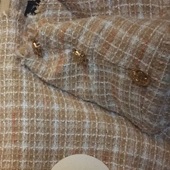 Tailored Top. Size M - Picture 3 of 5